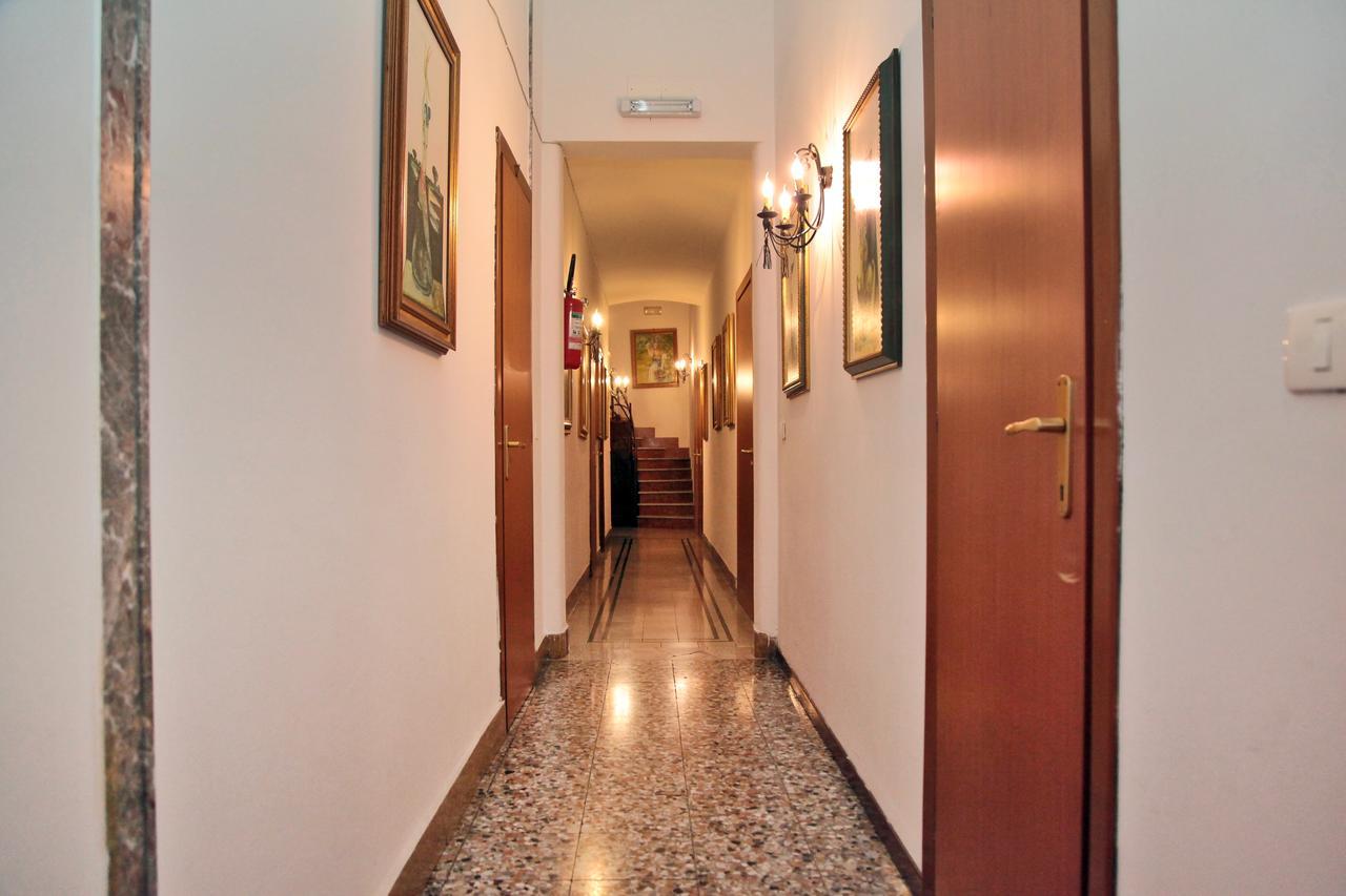 Crispi Rooms CTA Exterior photo