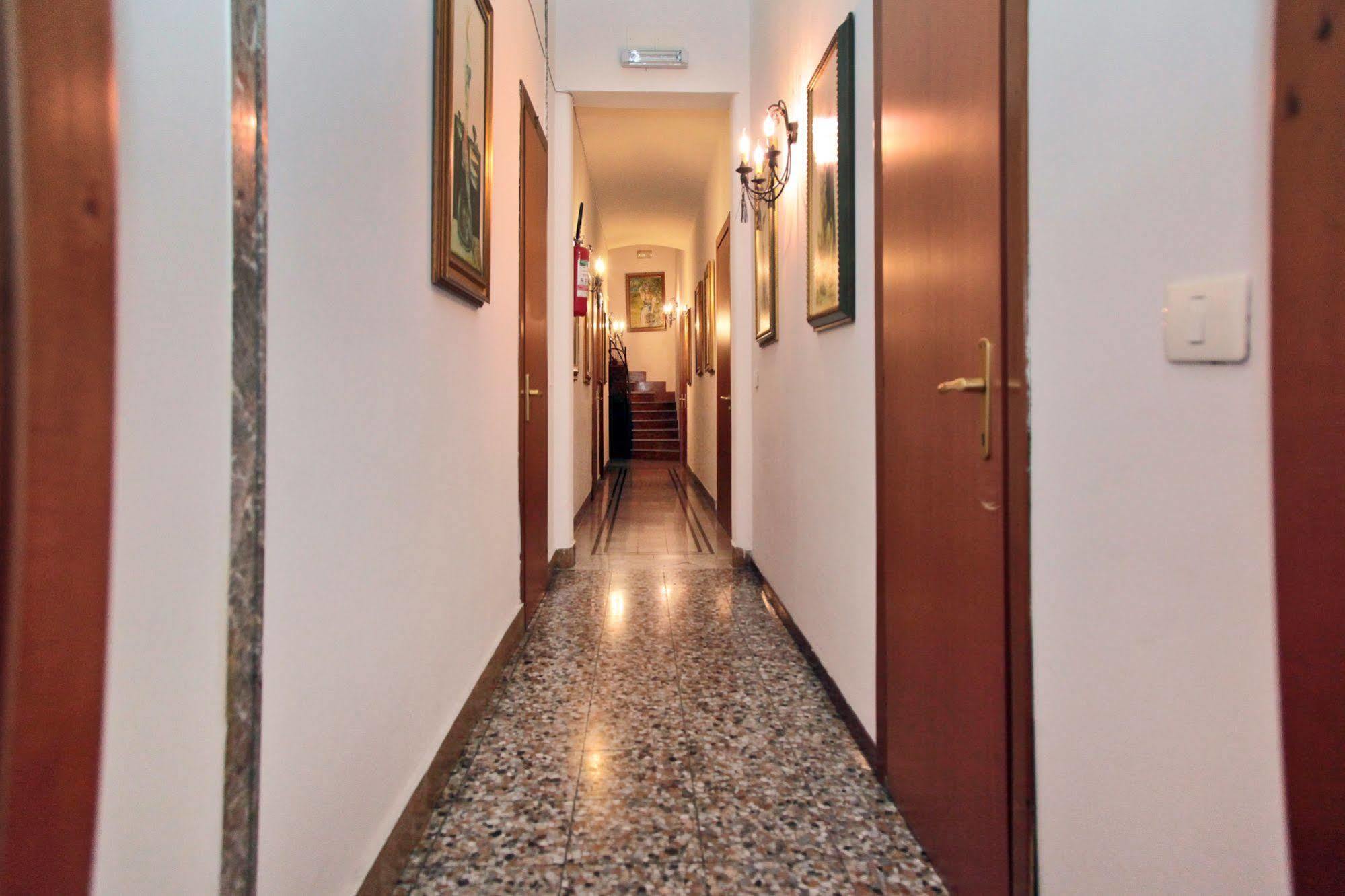Crispi Rooms CTA Exterior photo